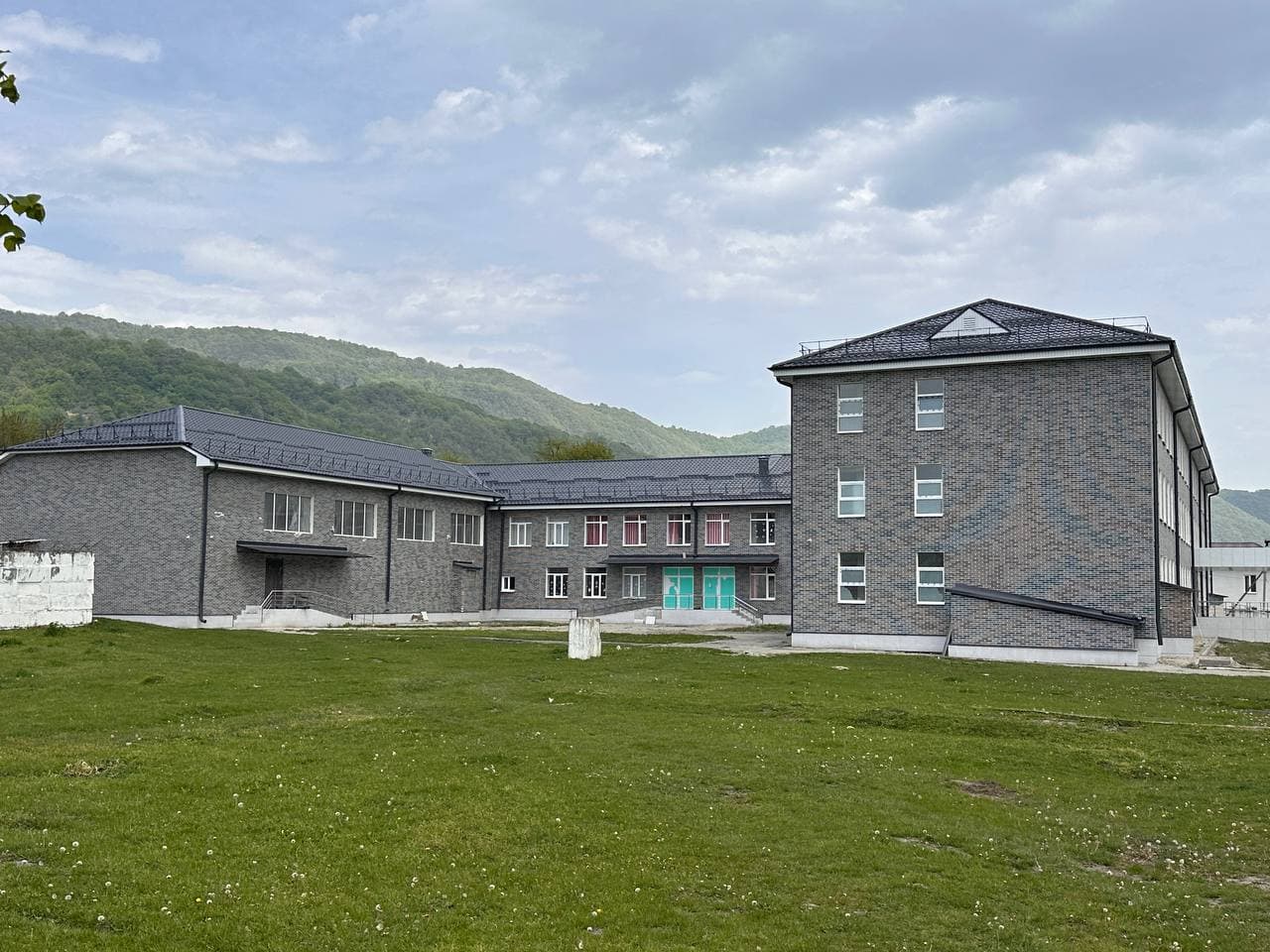 Школа, КБР — главный фасад